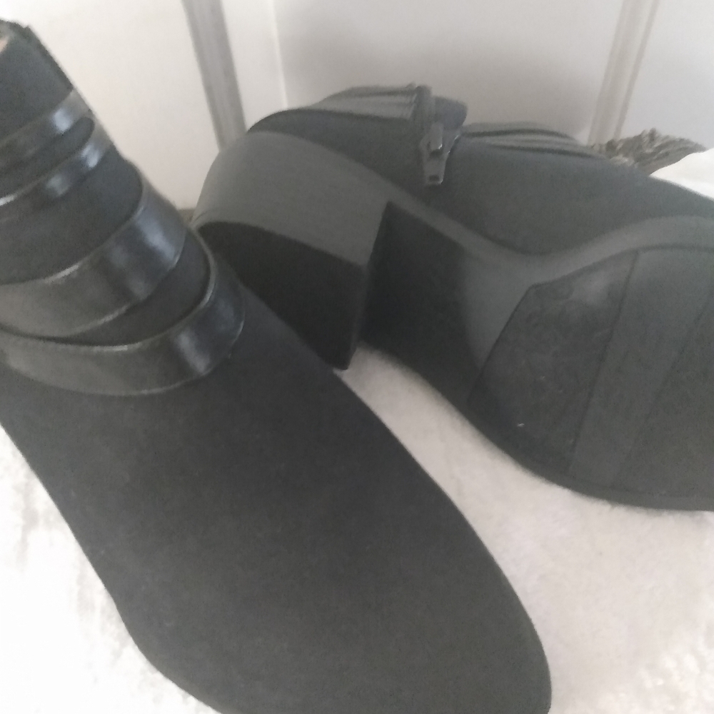 Boots - Picture 2 of 5
